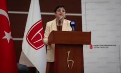 Hacettepe Üniversitesinde "Anneyle Güçlü Aile" temalı panel düzenlendi