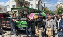 Sultanbeyli'de aracın üstünden geçmesi sonucu ölen kız çocuğu son yolculuğuna uğurlandı