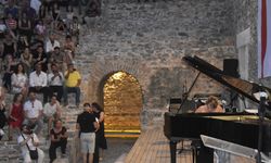 KKTC'li piyanist Rüya Taner Anemurium Antik Kenti'nde konser verdi