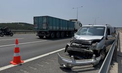Kuzey Marmara Otoyolu'nda bariyere çarpan hafif ticari araçtaki 3 kişi yaralandı