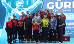 Minikler Türkiye Güreş Şampiyonası'nın kızlar kategorisi müsabakaları tamamlandı