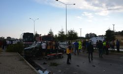 Uşak'ta otomobilin karşı şeride geçip çarptığı aracın sürücüsü hayatını kaybetti