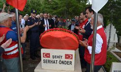 15 Temmuz şehidi Serhat Önder kabri başında anıldı
