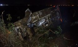Adana'da otomobil ile kamyonet çarpıştı, 4 kişi yaralandı