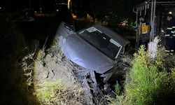 Amasya'da su kanalına düşen otomobildeki 4 kişi yaralandı