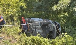 Anadolu Otoyolu'nda devrilen otomobildeki 6 kişi yaralandı