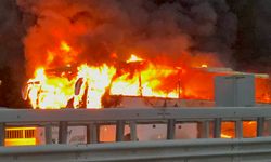 Anadolu Otoyolu'nun Düzce kesimindeki otobüs yangını nedeniyle İstanbul istikameti ulaşıma kapandı