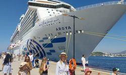 "Aroya" kruvaziyeri 1750 yolcusuyla Bodrum'a geldi