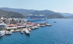 "Aroya" kruvaziyeri 2 bin 241 yolcusuyla Marmaris'e geldi