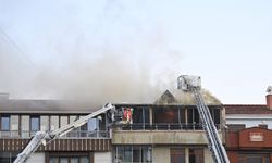 Başkentte 4 katlı apartmanın çatısında çıkan yangın söndürüldü