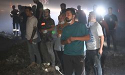 Bursa'nın Orhaneli-Harmancık hattındaki orman yangınında bölgedeki ekiplere vatandaşlar destek veriyor