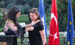 Doç. Dr. Leman Figen Yılmaz’a Fransa’dan Sanat ve Edebiyat Şövalyesi nişanı verildi