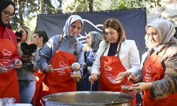 Genç KADEM'den Şehzade Camisi bahçesinde aşure ikramı
