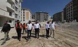 Hatay'da afet konutları ve sosyal donatı alanlarının yapımı sürüyor