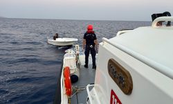 Kaş açıklarında sürüklenen teknedeki kişi kurtarıldı