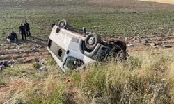 Konya'da tarım işçilerini taşıyan minibüs devrildi, 15 kişi yaralandı
