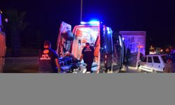 Manisa'da tıra arkadan çarpan otomobildeki 2 kişi yaralandı