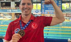 Milli sporcu Derin Toparlak, Paletli Yüzme Avrupa Şampiyonası'nda üçüncü oldu