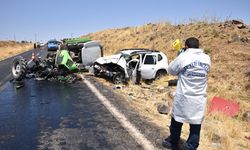Şanlıurfa'da otomobille traktörün çarpıştığı kazada 1 kişi öldü, 2 kişi yaralandı