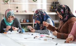 Vanlı kadınlar belediyenin açtığı kurslarda meslek öğreniyor