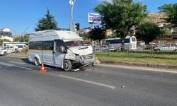 Yozgat'ta minibüs ile otomobil çarpıştı, 1 kişi öldü, 2 kişi yaralandı
