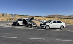 Elazığ'da iki otomobilin çarpıştığı kazada 8 kişi yaralandı