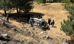 Elazığ'da şarampole devrilen hafif ticari araçtaki 3 kişi yaralandı