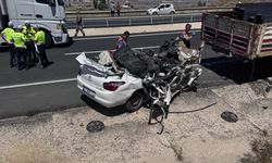 Erzurum'da park halindeki tıra çarpan otomobilin sürücüsü öldü