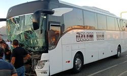 GÜNCELLEME - Erzurum'da yolcu otobüsü ile traktörün çarpıştığı kazada 10 kişi yaralandı