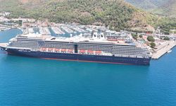 Hollanda bayraklı "Oosterdam" kruvaziyeri Marmaris Limanı'na demirledi
