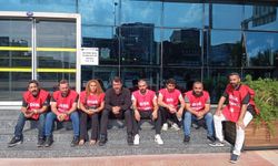 İzmir Karabağlar'da belediye işçileri alacaklarının ödenmediği gerekçesiyle eylem yaptı