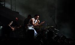 Kosova'da düzenlenen Sunny Hill Festivali'nde Dua Lipa ve Edis sahne aldı