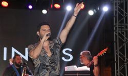 Şarkıcı İlyas Yalçıntaş Hatay'da konser verdi