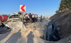 GÜNCELLEME - Hatay'da iki otomobilin çarpıştığı kazada 1 kişi öldü, 3 kişi yaralandı