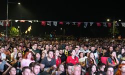 İzmir'de Türkiye-Almanya EuroBasket 2025 finali dev ekrandan izlendi