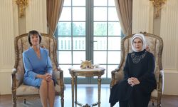 Emine Erdoğan, Almanya Başbakanı Merz'in eşiyle Millet Kütüphanesi'ni ziyaret etti