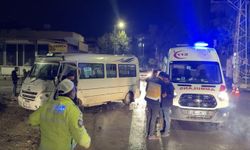 Adıyaman'da minibüs ile otomobilin çarpıştığı kazada 3 kişi yaralandı