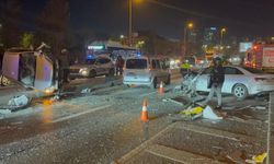 Bakırköy'de ters istikamete geçen otomobil, karşı yönden gelen bir araca çarptı