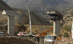 Diyarbakır'da köprü inşaatında iskelenin çökmesi sonucu 3 işçi öldü, 2 işçi yaralandı