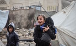 Gazze'de yoğun yağış nedeniyle İsrail saldırılarında evleri yıkılanların kaldığı çadırları su bastı