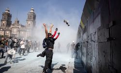 GÜNCELLEME - Meksika'da toplanan binlerce kişi hükümetin güvenlik politikasını protesto etti