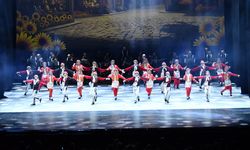 Minik dansçılar 'Hazine Masal' gösterisini AKM'de sahneledi