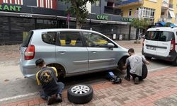 Alanya'da yaklaşık 20 aracın lastiklerinin kesilmesi güvenlik kamerasında