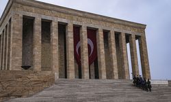 Ankara Valisi Şahin ve beraberindeki heyet Anıtkabir'i ziyaret etti