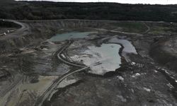 Arnavutköy'de İBB'nin rehabilitasyon çalışması yaptığı Mavi Göl yok oldu