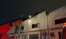 Bakırköy'de 2 katlı iş yerinde çıkan yangın söndürüldü