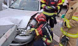 Balıkesir'de iki otomobil çarpıştı, 5 kişi yaralandı
