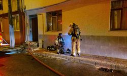 Bursa'da 3 katlı binanın çatısında çıkan yangın söndürüldü