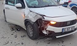 Bursa'da otomobille motosikletin çarpıştığı kazada 1 kişi öldü, 1 kişi yaralandı