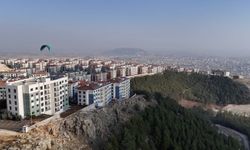 Deprem sonrası dönüşen İndere, yamaç paraşütçülerinin yeni rotası oldu